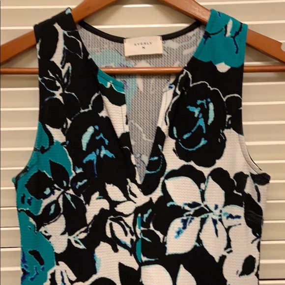 128. Everly Sleeveless Dress in Green, Black, Cream - Picture 2 of 8